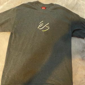 Es shirt